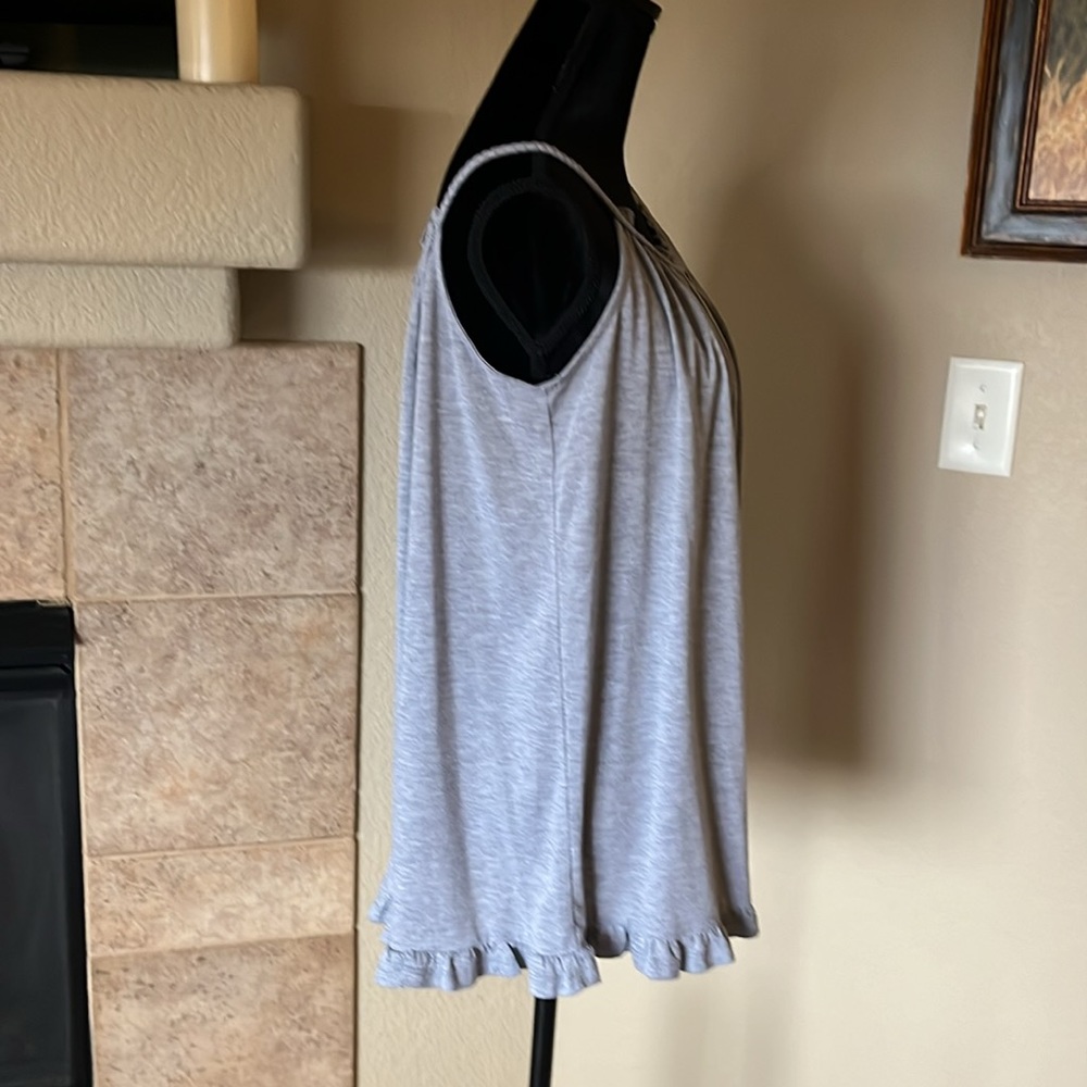 SELF Super cute Ruffle Edge Tank! Size L - Picture 4 of 9